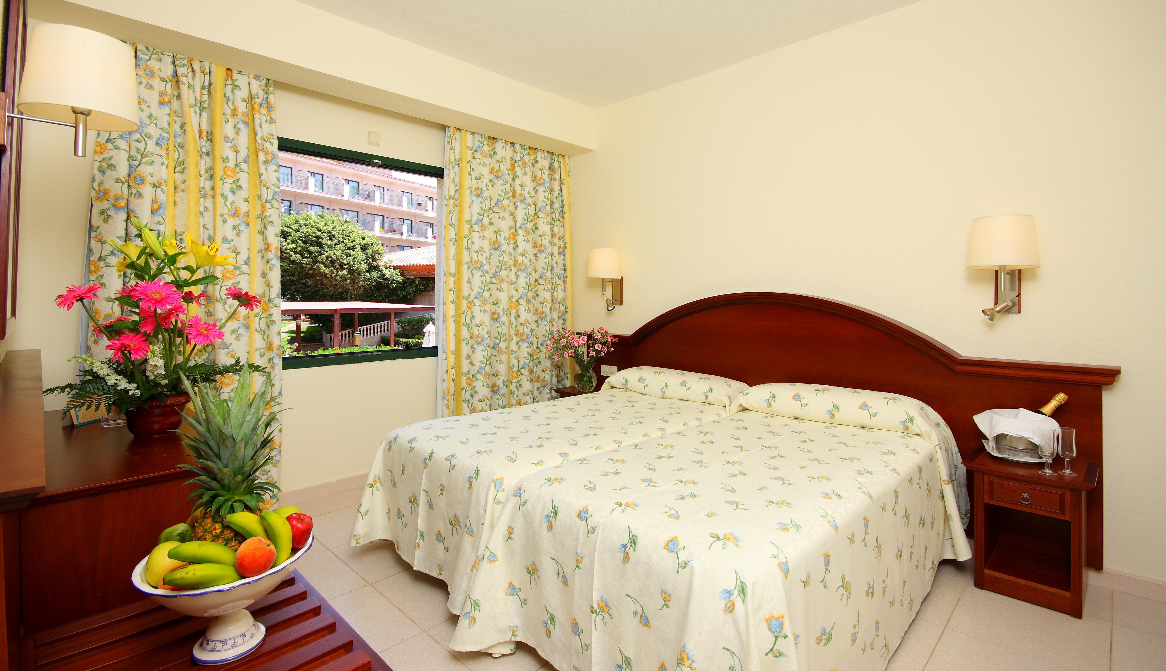 Hotel Valentin Son Bou Esterno foto