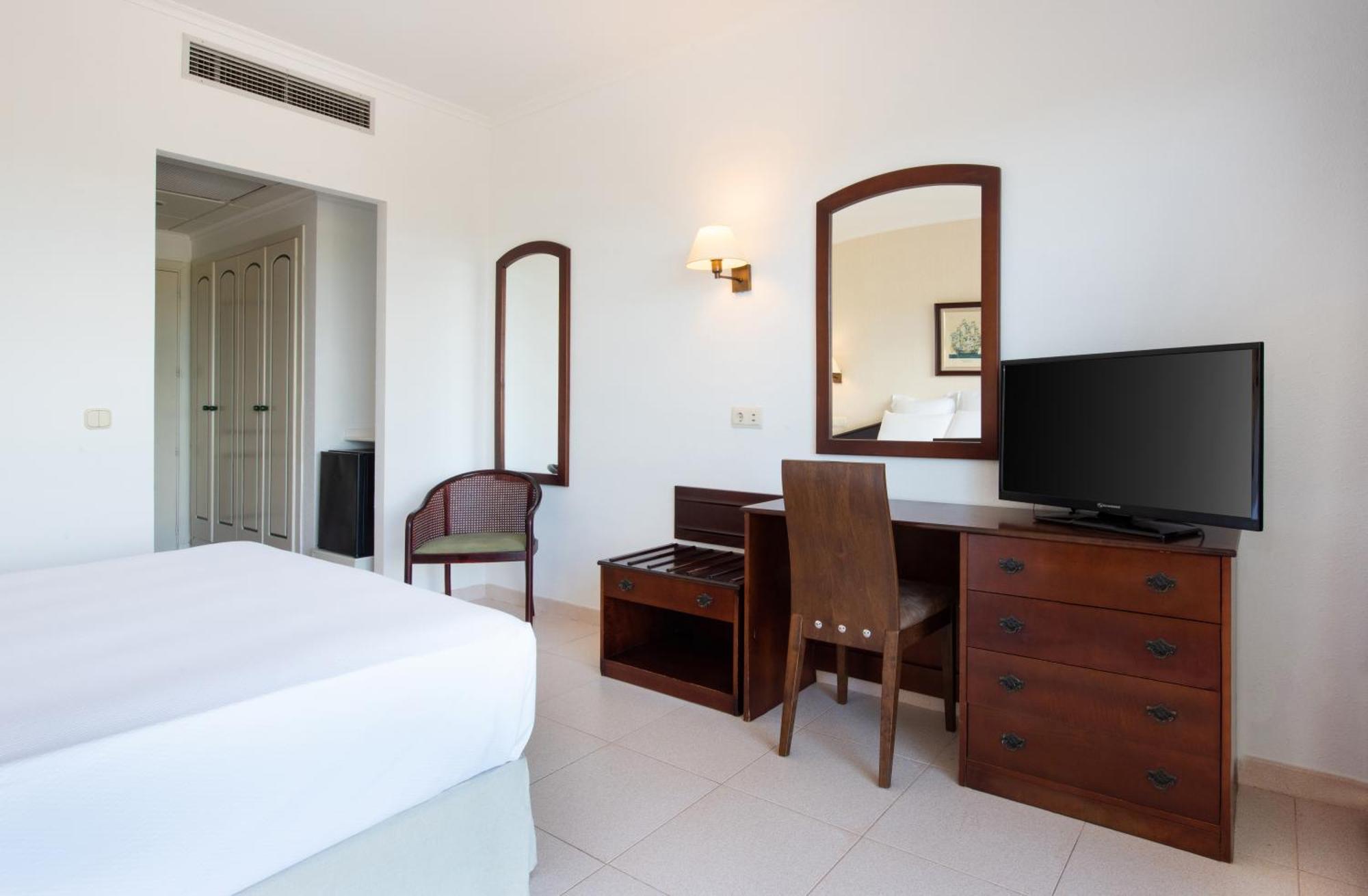 Hotel Valentin Son Bou Esterno foto