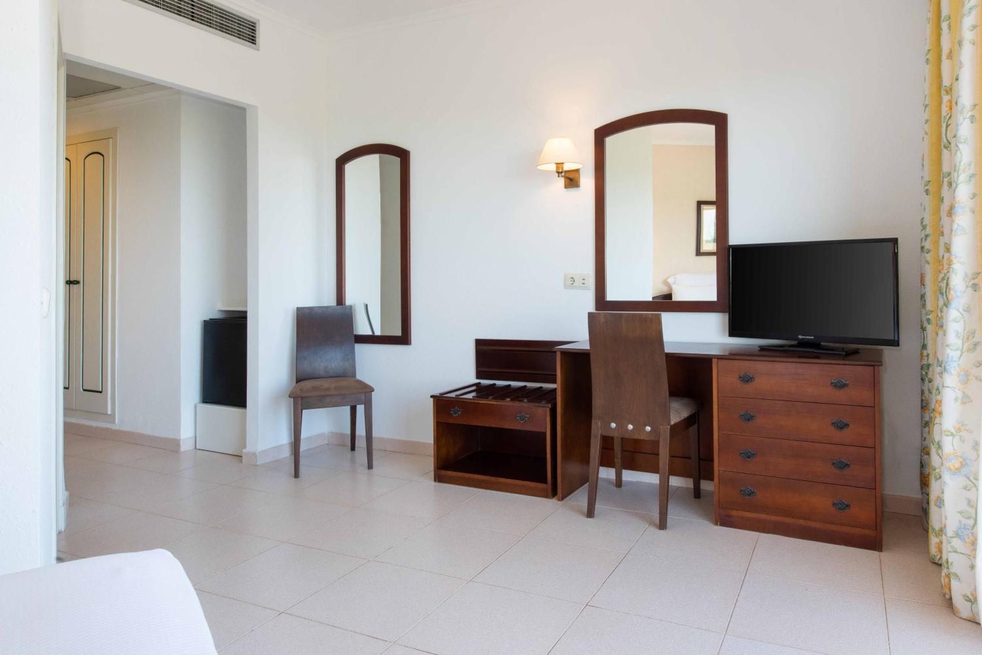 Hotel Valentin Son Bou Esterno foto