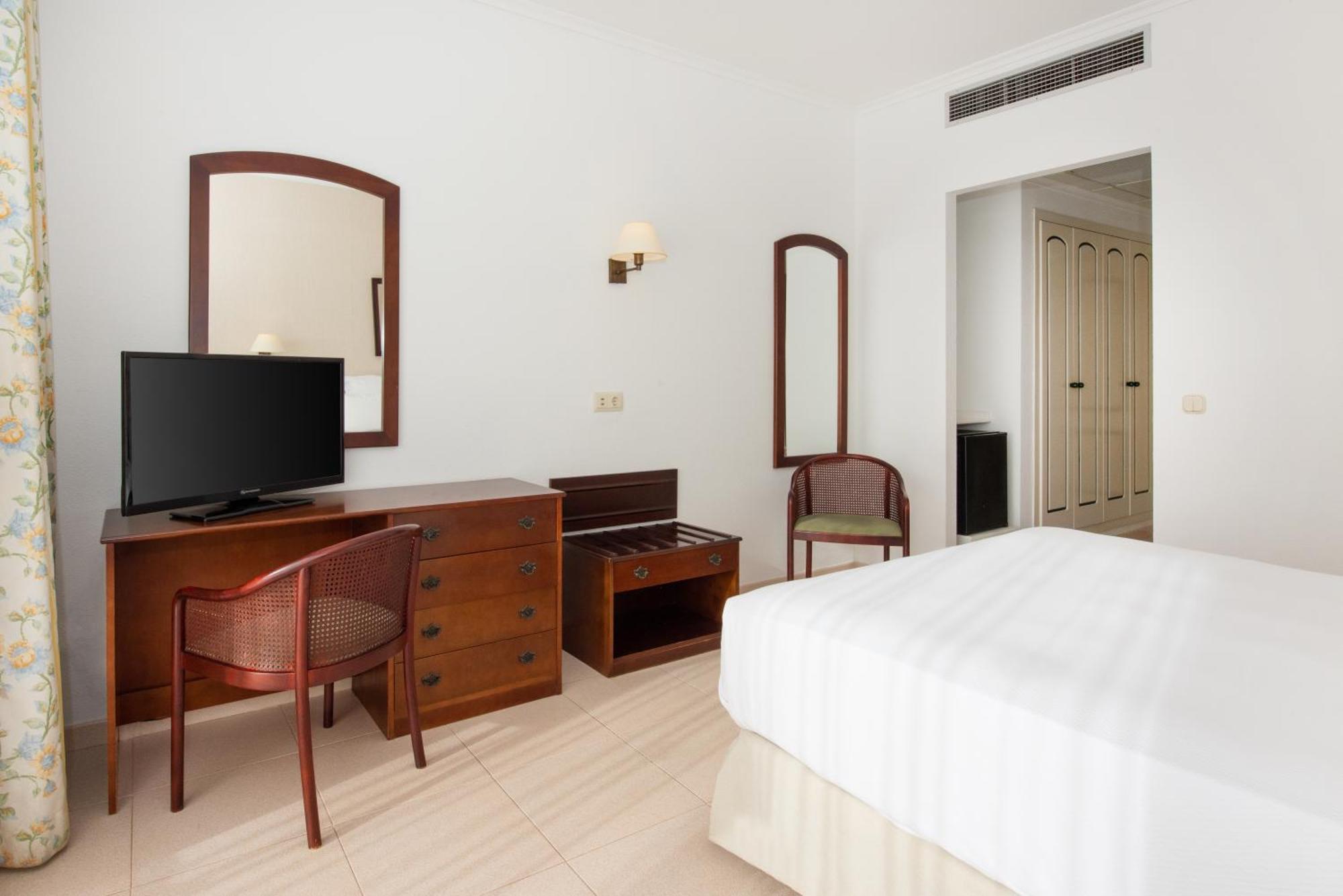 Hotel Valentin Son Bou Esterno foto